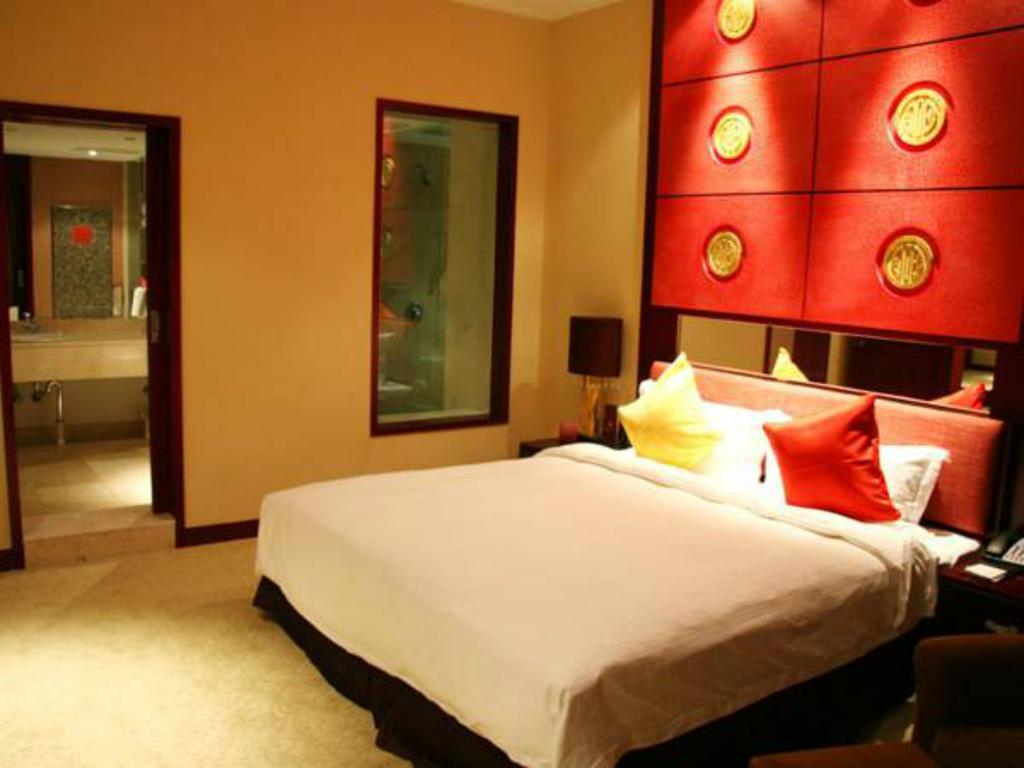 Grand Soluxe Hotel Dunhuang Exterior photo